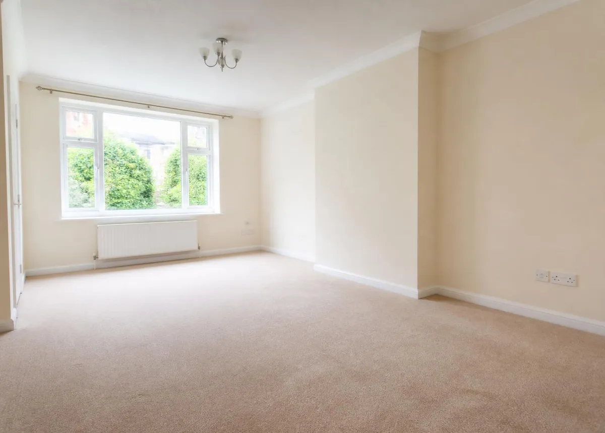 Clean, empty market-ready room after a professional clearance